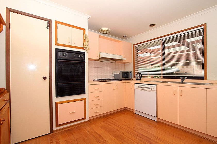 10 Grenda Drive, MILL PARK VIC 3082, Mill Park - Thumbnail 2
