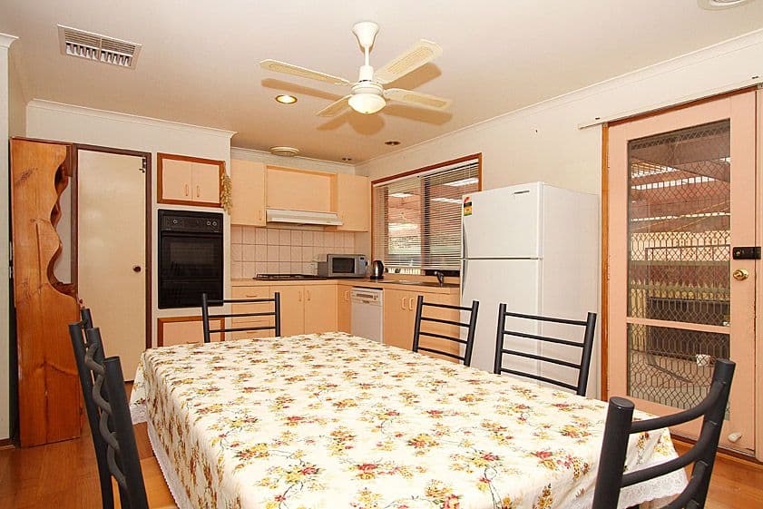 10 Grenda Drive, MILL PARK VIC 3082, Mill Park - Thumbnail 3