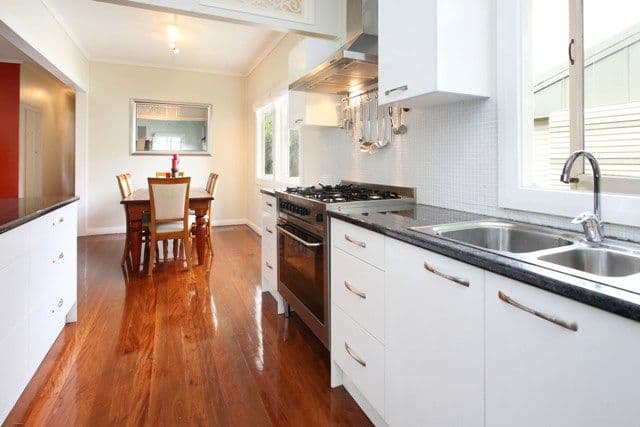 10 Norland Street, WYNNUM QLD 4178, Wynnum - Thumbnail 2