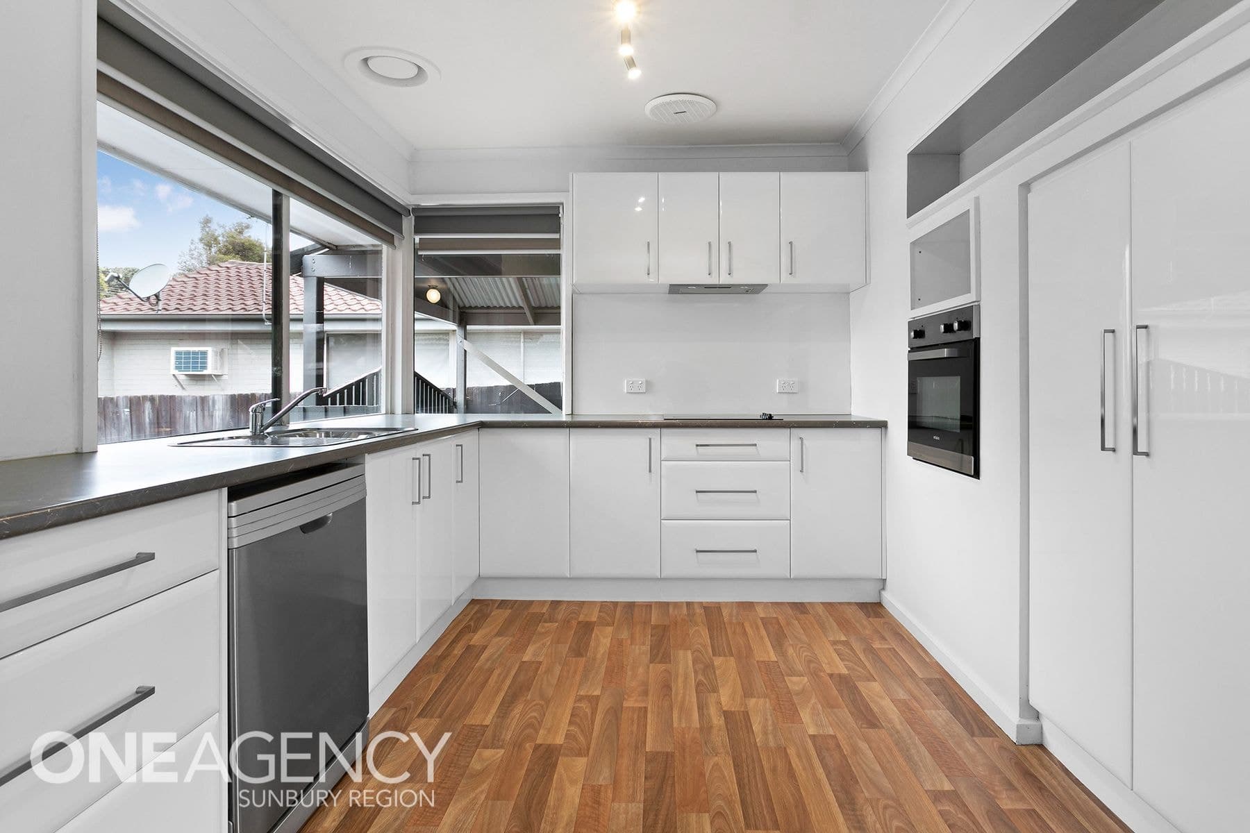 15 Lindsay Avenue, Sunbury, Sunbury - Thumbnail 3