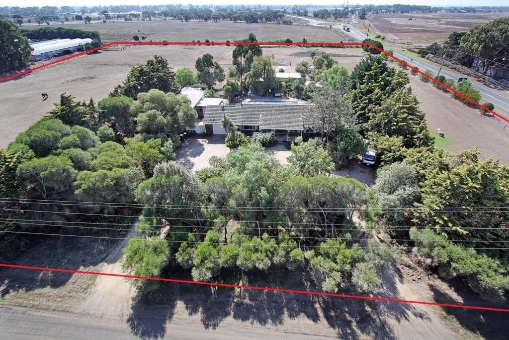 10 Coonawarra Drive, LARA VIC 3212, Lara - Image 1