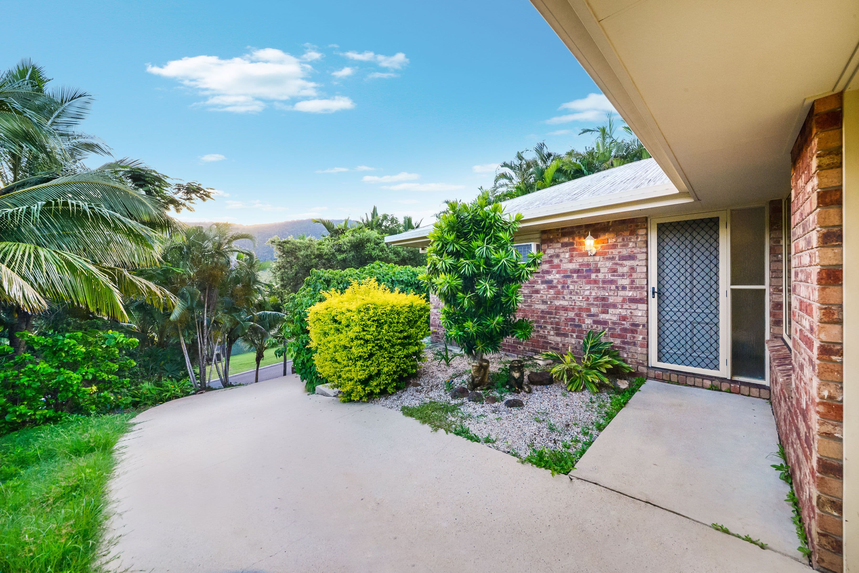 27 Sandpiper Crescent, Jubilee Pocket QLD 4802, Jubilee Pocket - Thumbnail 2