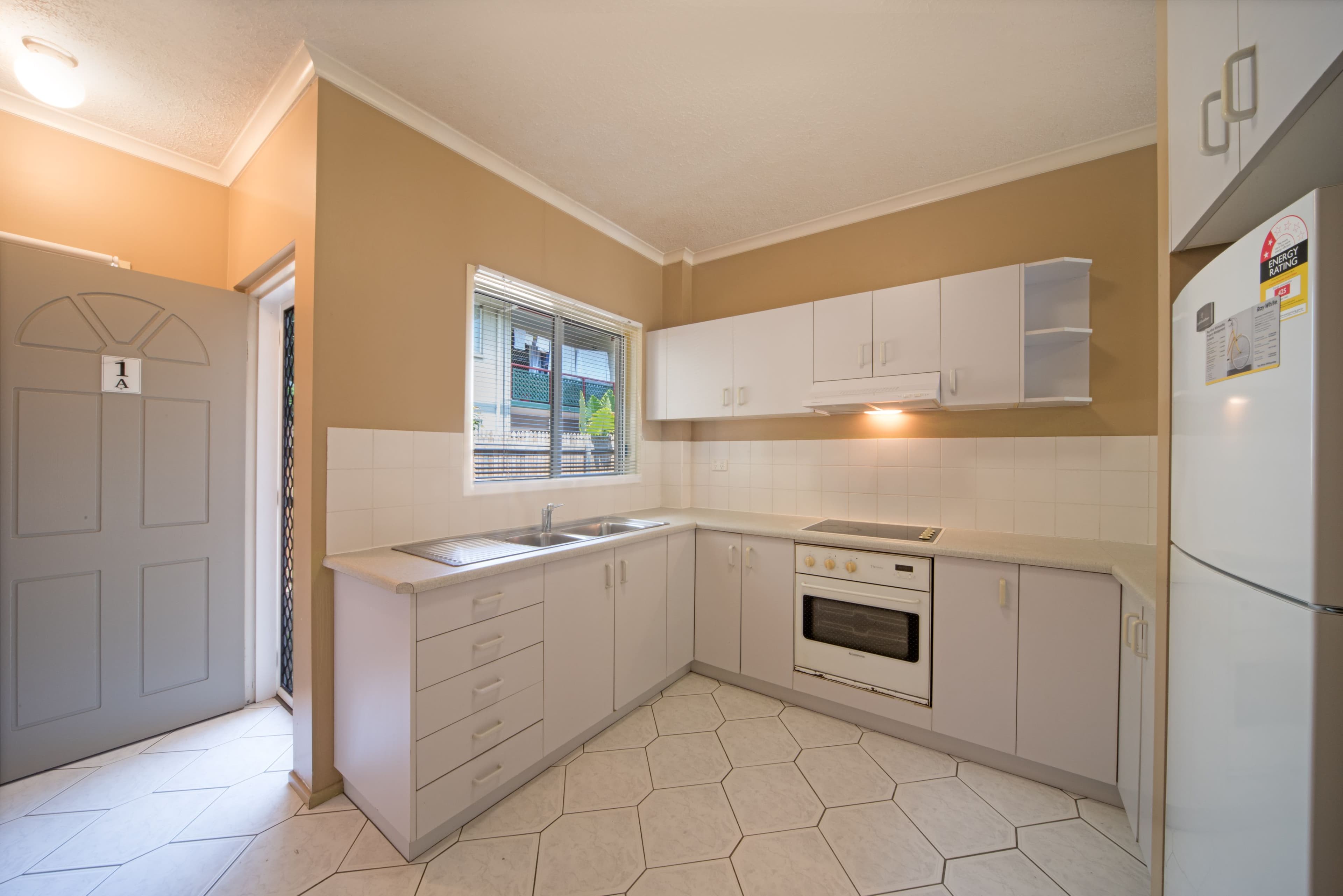10 Island Drive, Cannonvale QLD 4802, Cannonvale - Thumbnail 4