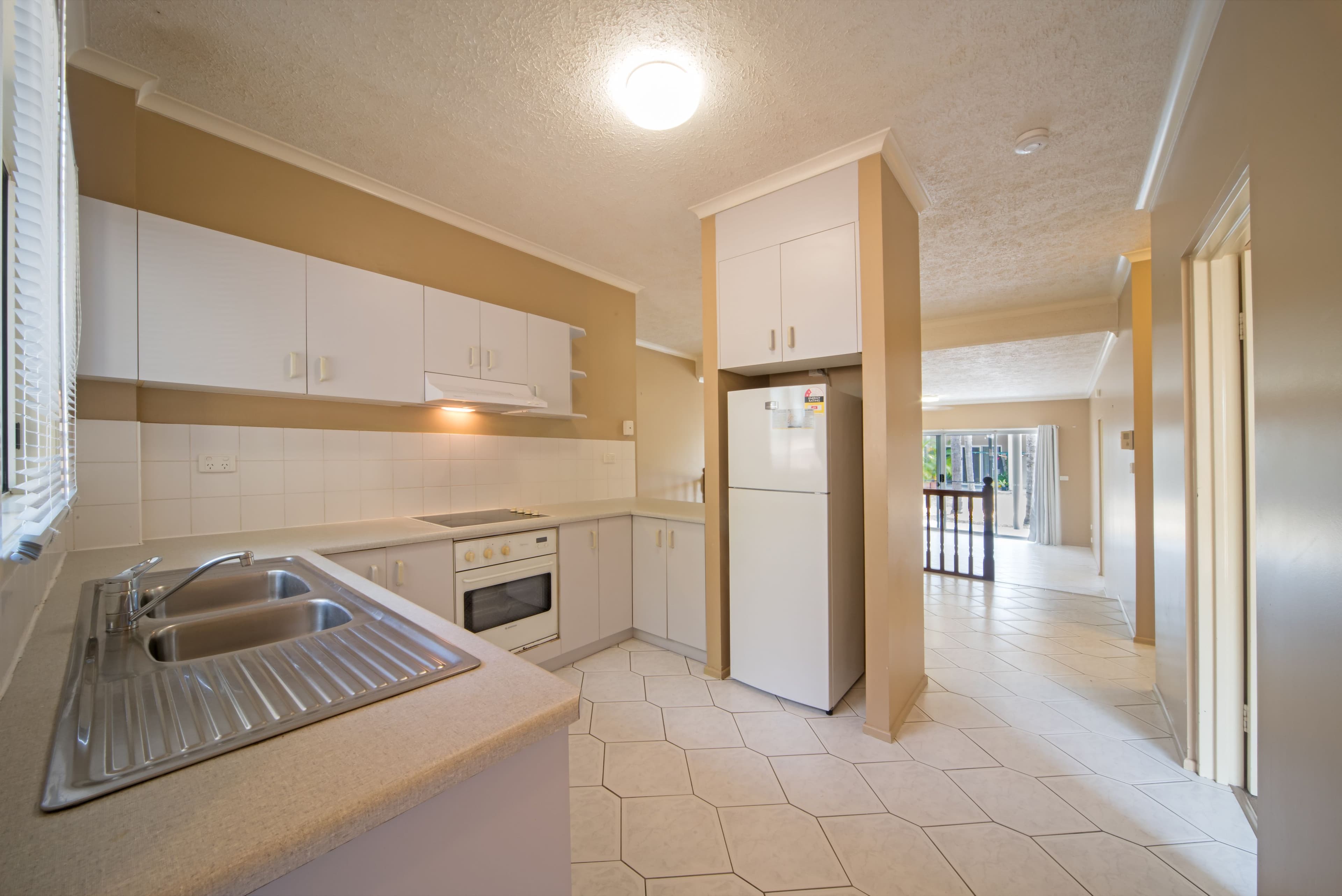 10 Island Drive, Cannonvale QLD 4802, Cannonvale - Thumbnail 5