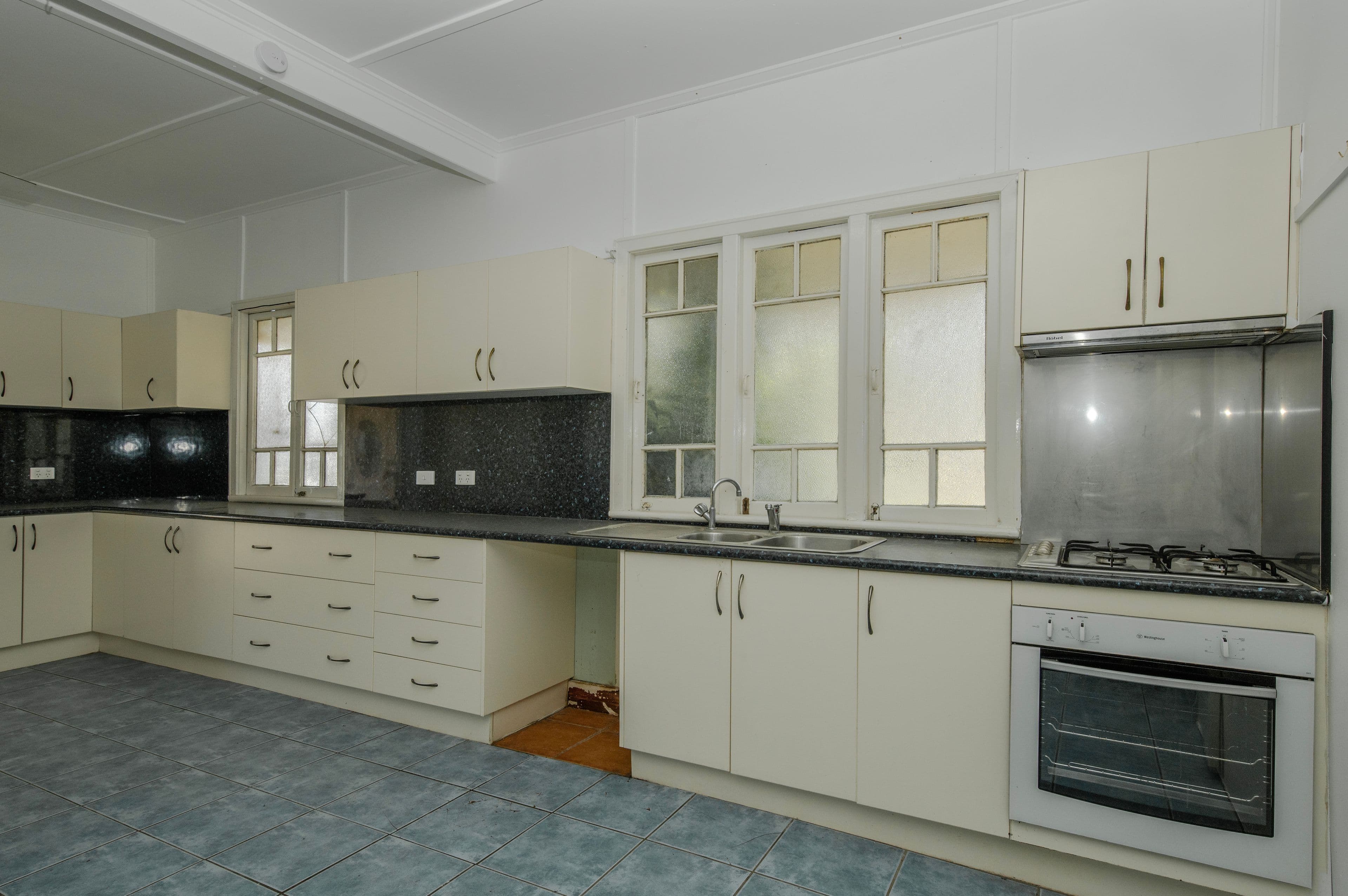 10 Callide Street, Biloela QLD 4715, Biloela - Thumbnail 4