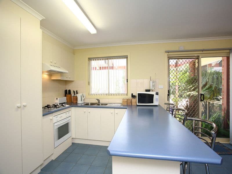 5 Howard Place, BERWICK VIC 3806, Berwick - Thumbnail 2