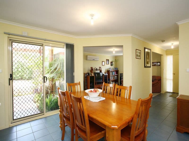 5 Howard Place, BERWICK VIC 3806, Berwick - Thumbnail 5