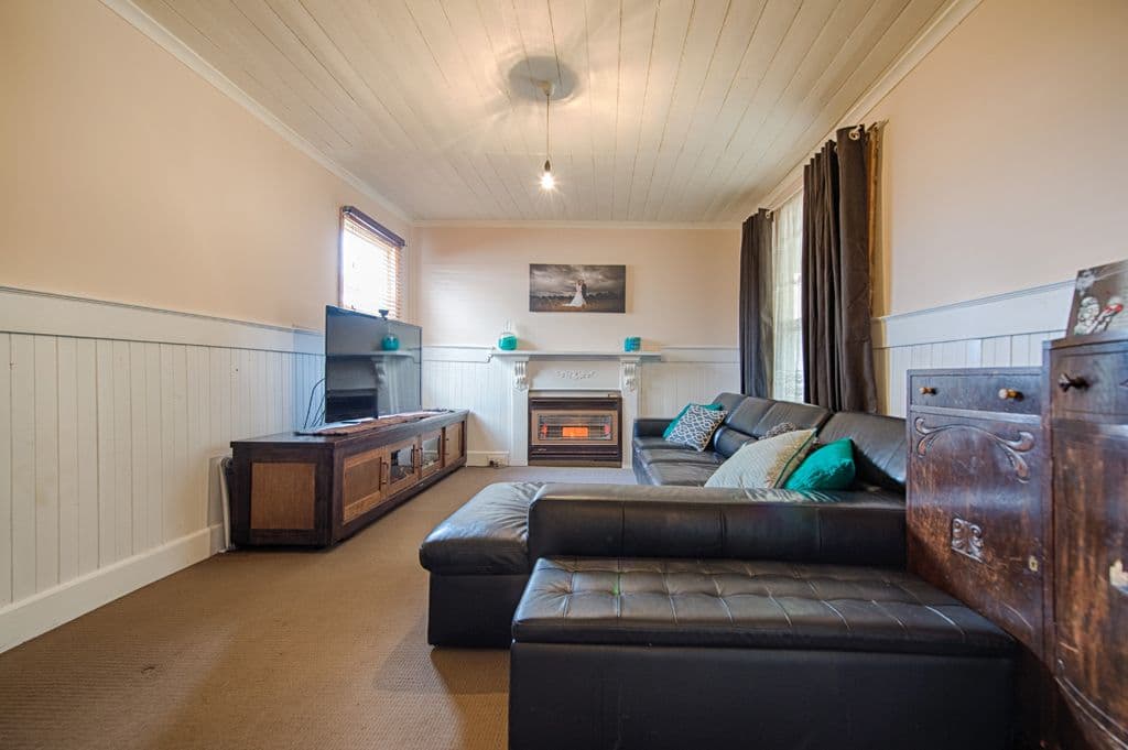 6 Dunstan Street, Sailors Gully VIC 3556, Sailors Gully - Thumbnail 3