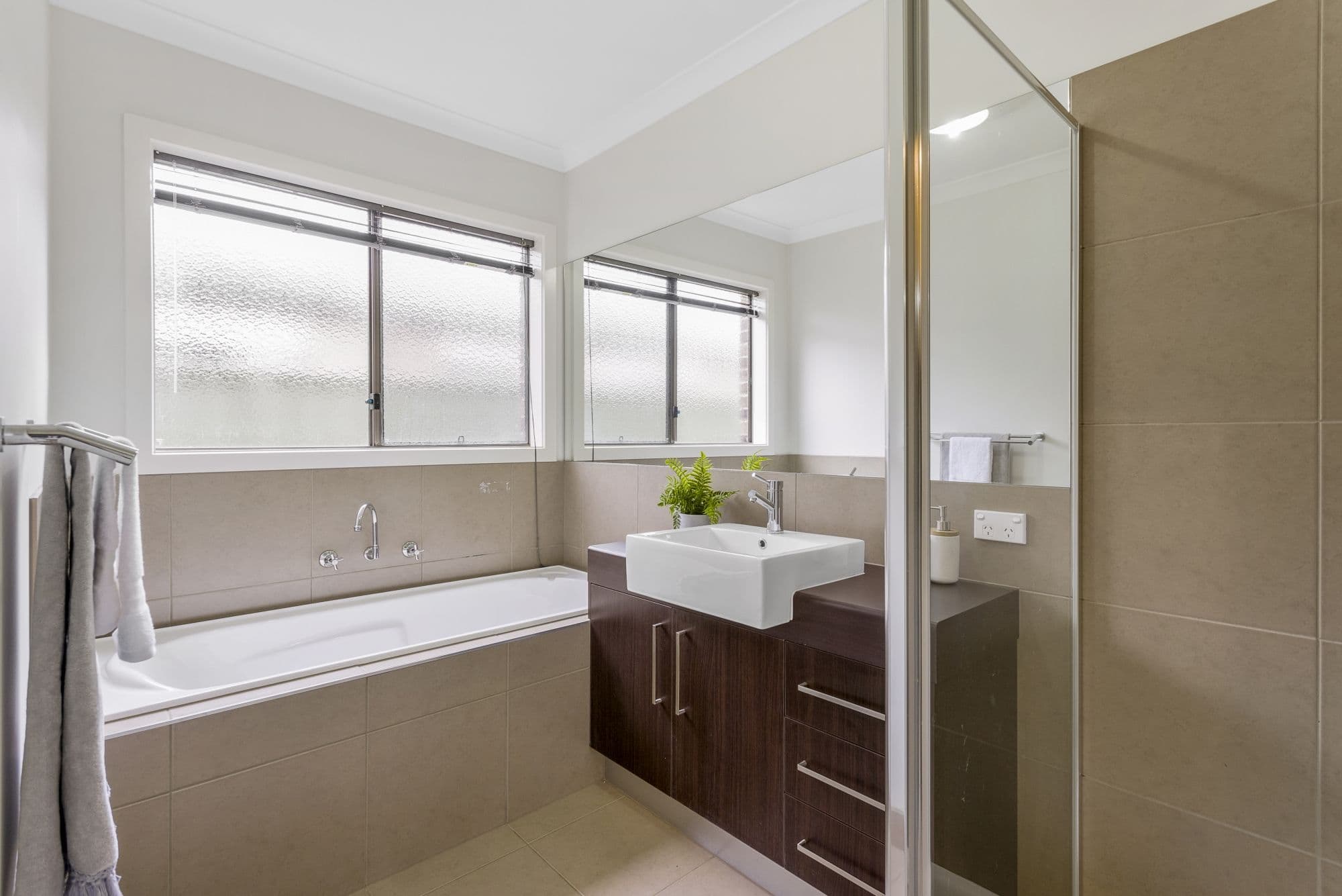 19 Amesbury Avenue, Wyndham Vale VIC 3024, Wyndham Vale - Thumbnail 3