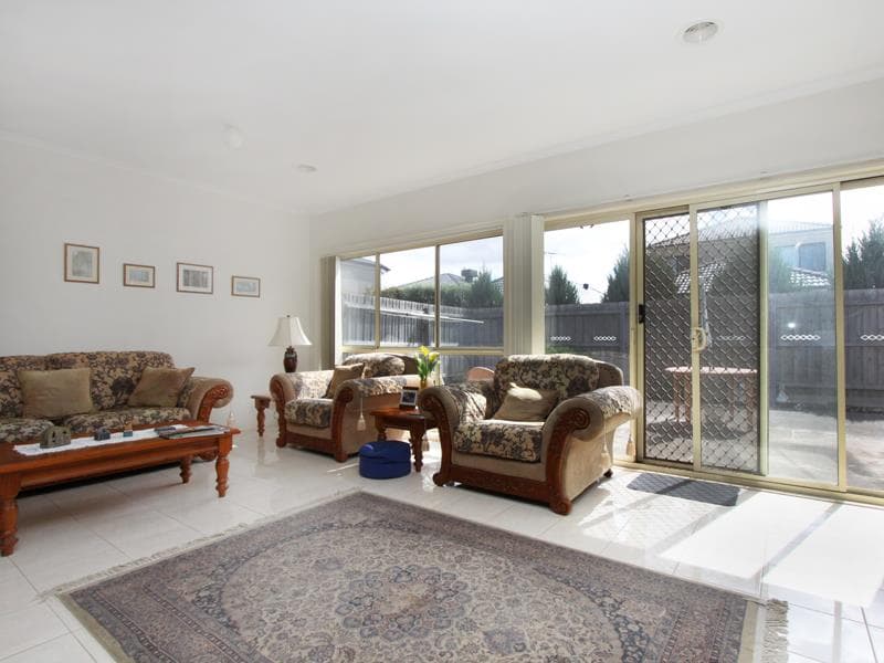 2/3 Fisher Court, Werribee - Thumbnail 2