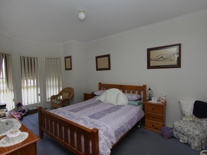 2/3 Fisher Court, Werribee - Thumbnail 3