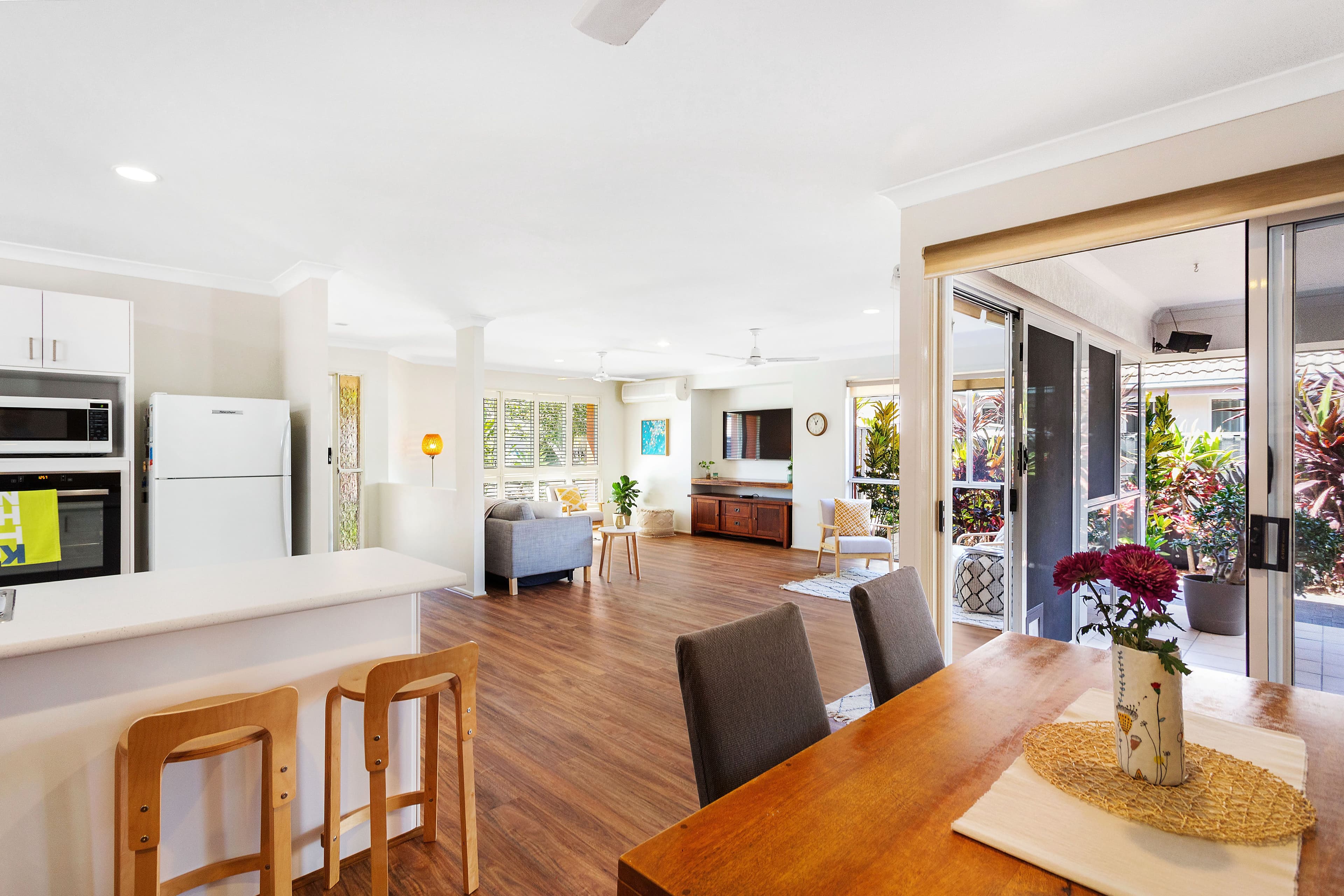 8 Rainbird Close, Burleigh Waters QLD 4220, Burleigh Waters - Thumbnail 2