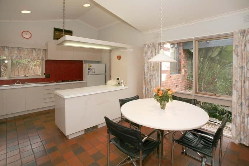 12 Leamington Crescent, GLEN WAVERLEY VIC 3150, Glen Waverley - Thumbnail 2