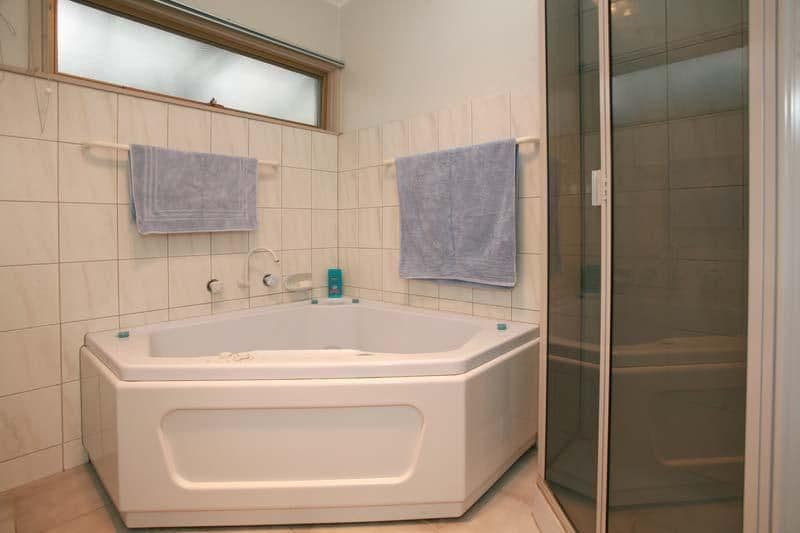 12 Leamington Crescent, GLEN WAVERLEY VIC 3150, Glen Waverley - Thumbnail 6
