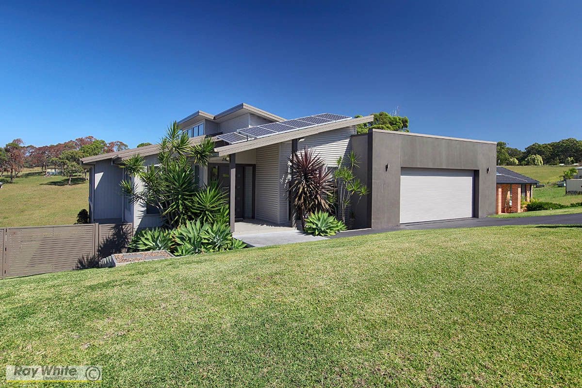 35 Sapphire Parade, Diamond Beach - Image 1