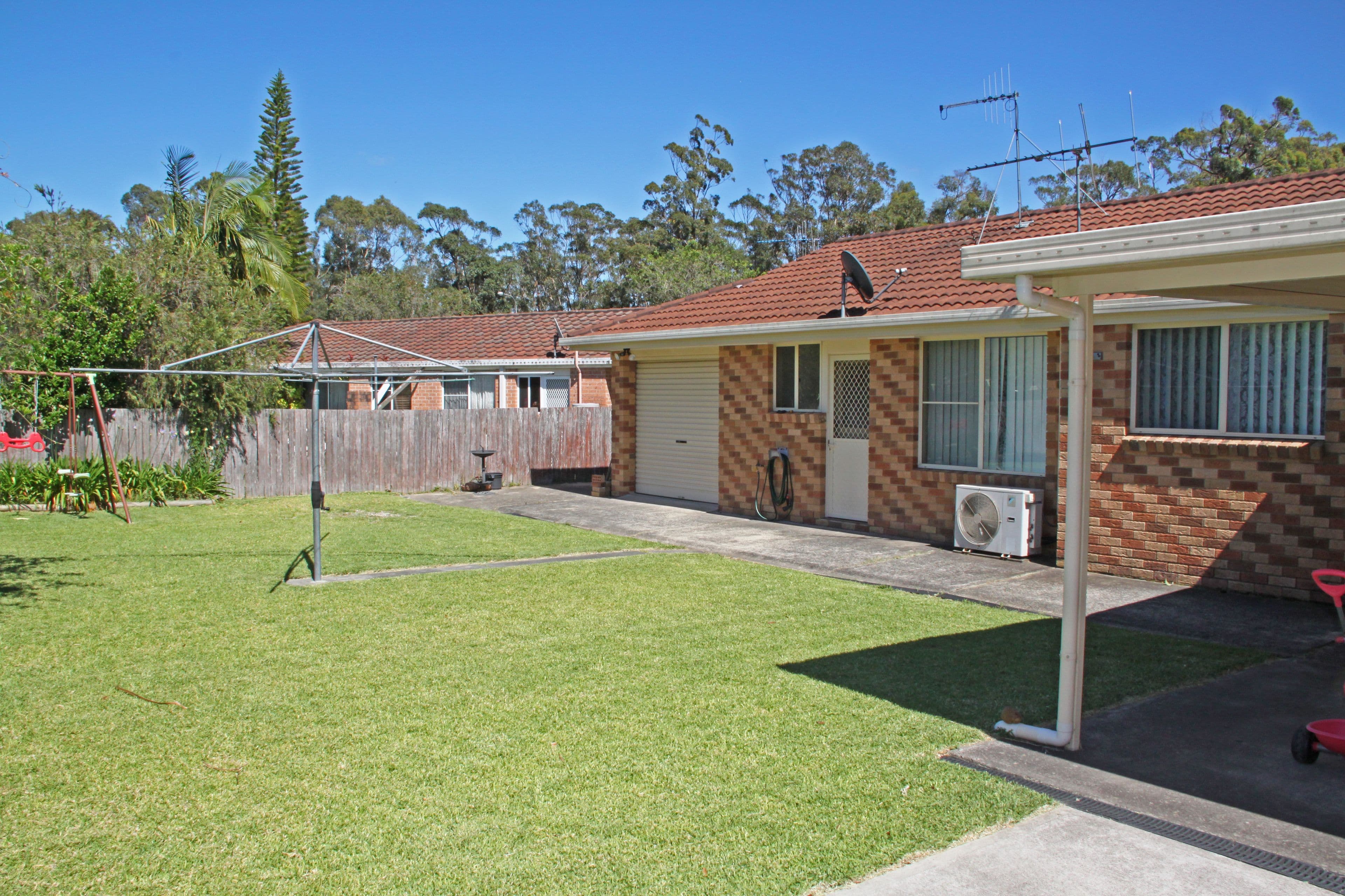 22 Honeysuckle Avenue, Lakewood - Thumbnail 3
