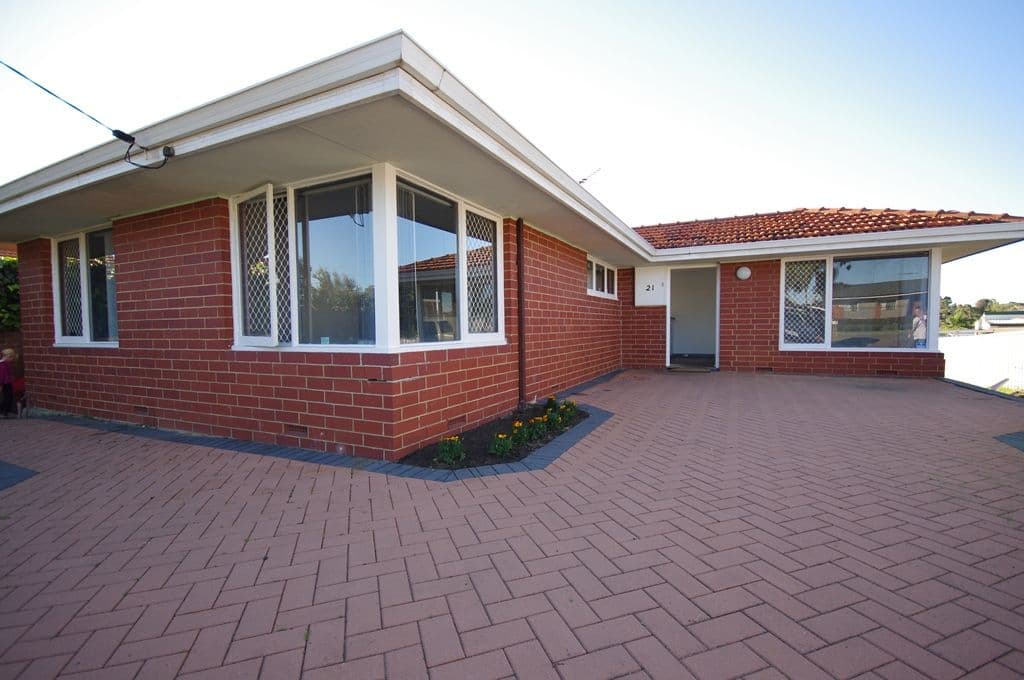 21 Roxwell Way, GIRRAWHEEN WA 6064, Girrawheen - Thumbnail 2
