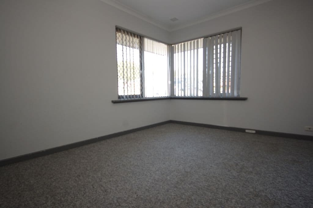 21 Roxwell Way, GIRRAWHEEN WA 6064, Girrawheen - Thumbnail 8