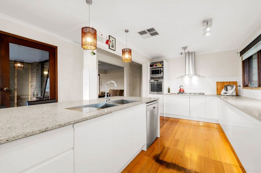 139 Mountain View Road, Briar Hill VIC 3088, Briar Hill - Thumbnail 2