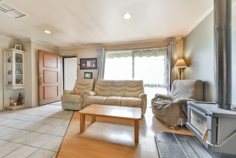 51 Kathleen Crescent, Hoppers Crossing VIC 3029, Hoppers Crossing - Thumbnail 2