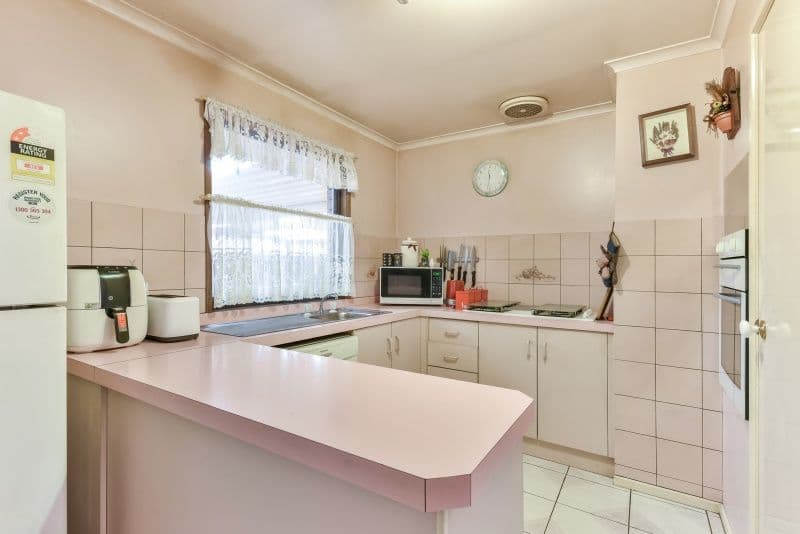 51 Kathleen Crescent, Hoppers Crossing VIC 3029, Hoppers Crossing - Thumbnail 3