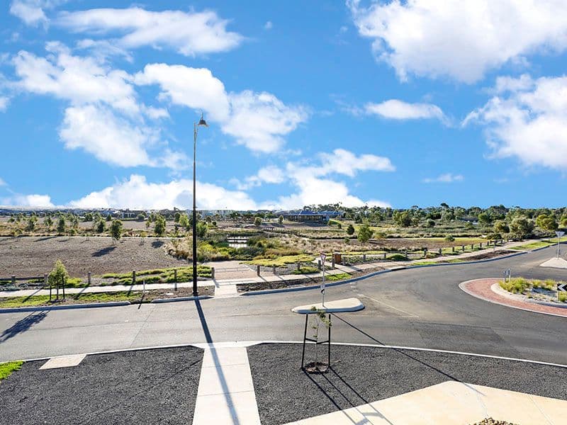 96 Eastlakes Boulevard, Lara VIC 3212, Lara - Thumbnail 2