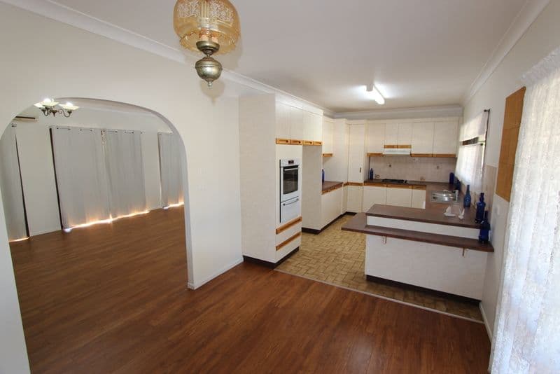 10-12 Eyre Street, Charleville QLD 4470, Charleville - Thumbnail 3
