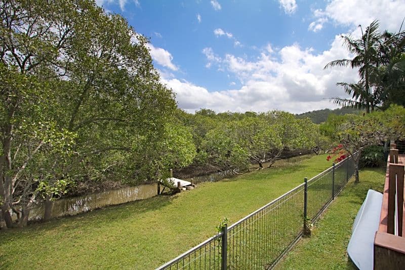 4 Cyclades Crescent, CURRUMBIN WATERS QLD 4223, Currumbin Waters - Thumbnail 2