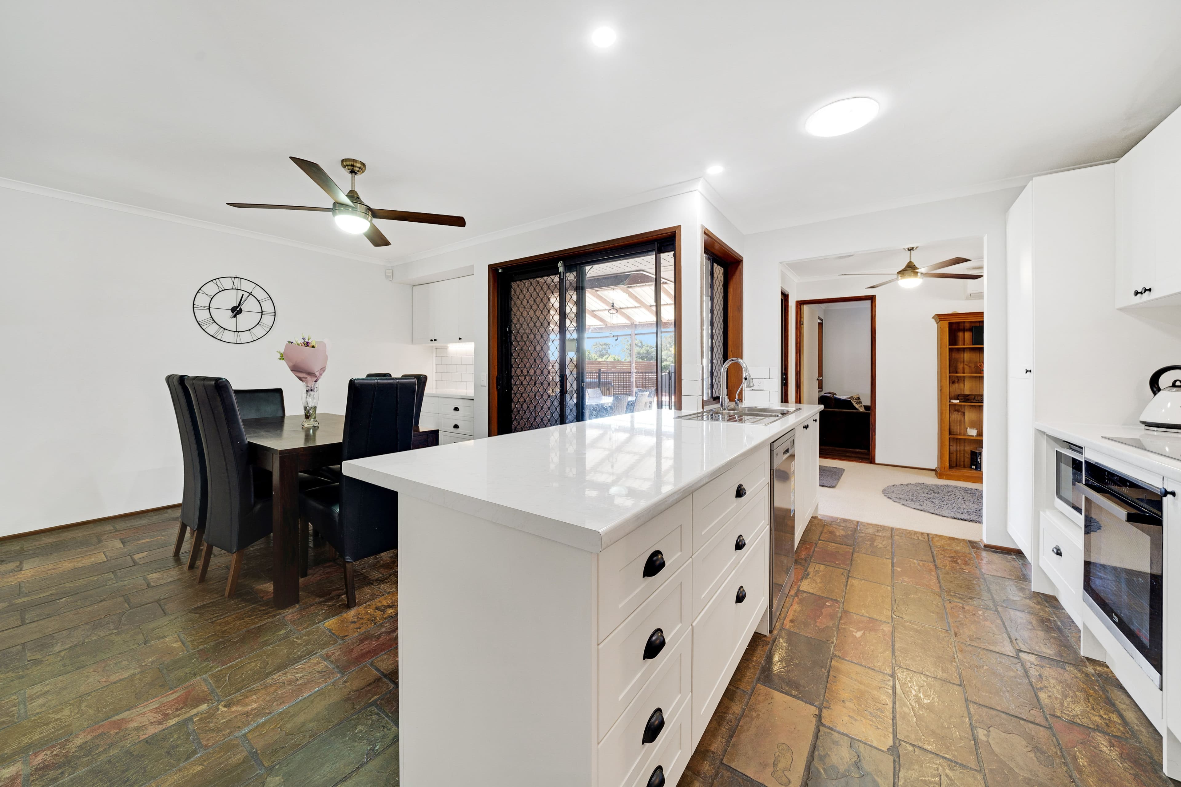 10 Lintrose Court, Edens Landing QLD 4207, Edens Landing - Thumbnail 2