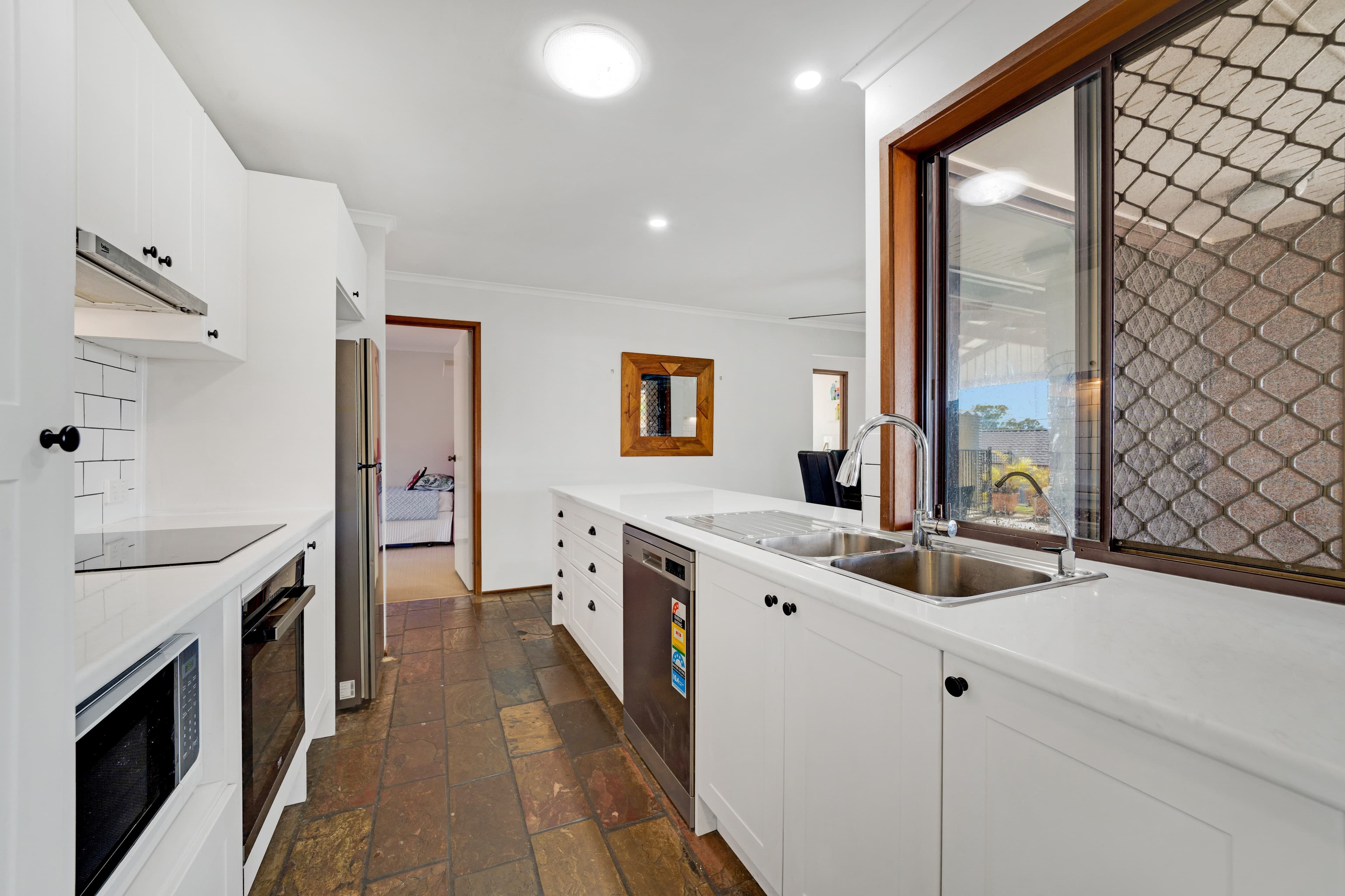 10 Lintrose Court, Edens Landing QLD 4207, Edens Landing - Thumbnail 3