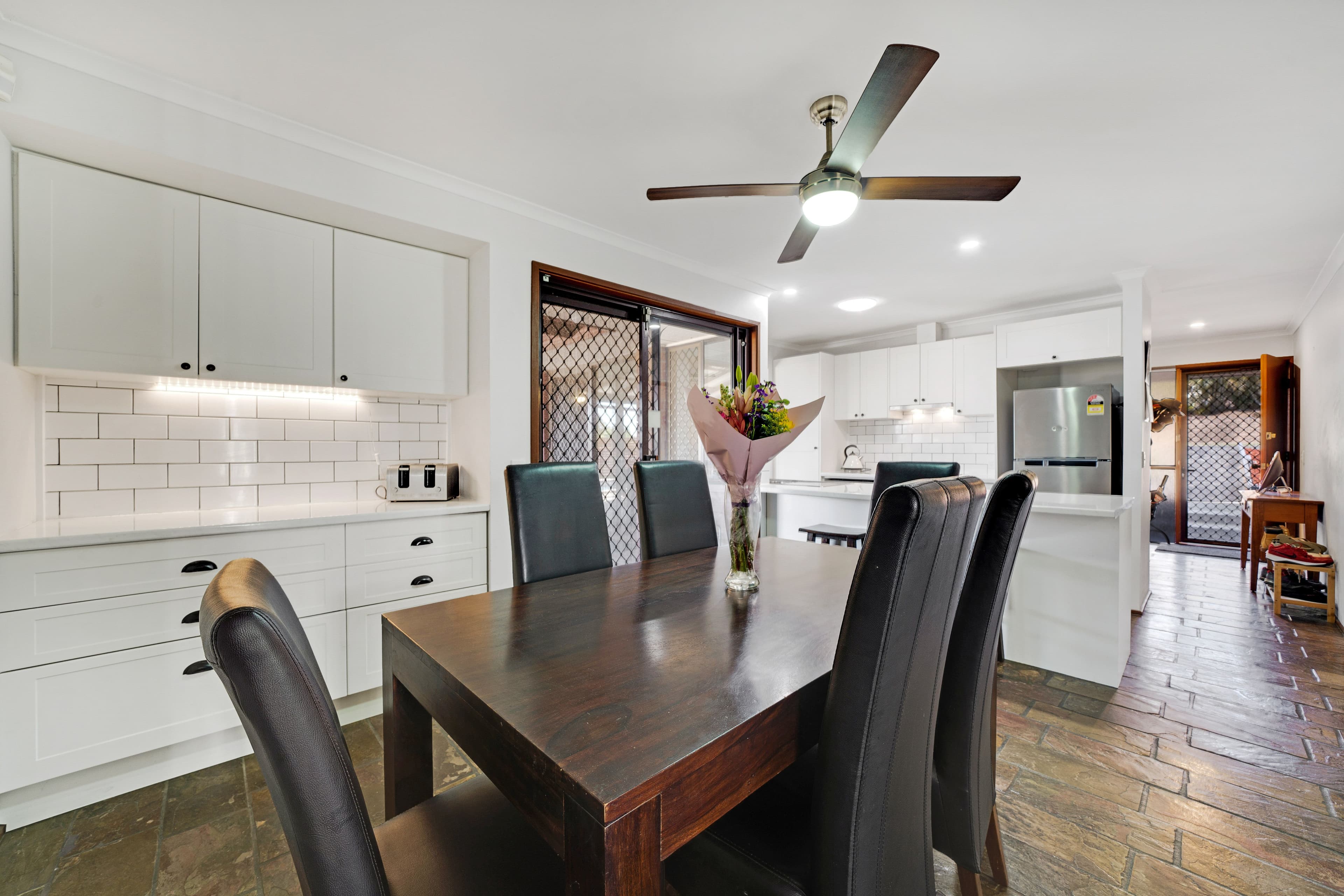 10 Lintrose Court, Edens Landing QLD 4207, Edens Landing - Thumbnail 4