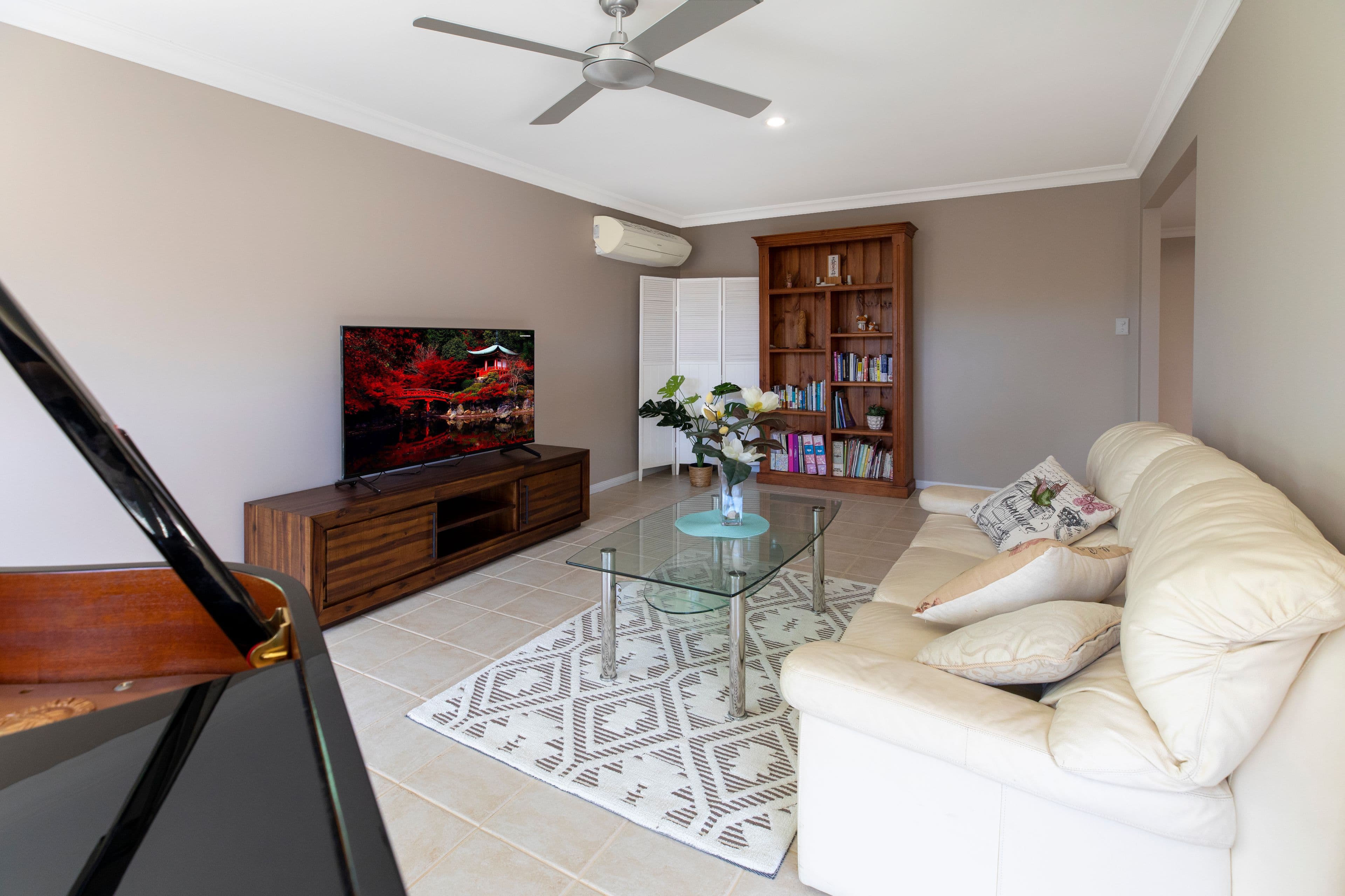 18 Broxbourne Place, Oxenford QLD 4210, Oxenford - Thumbnail 8