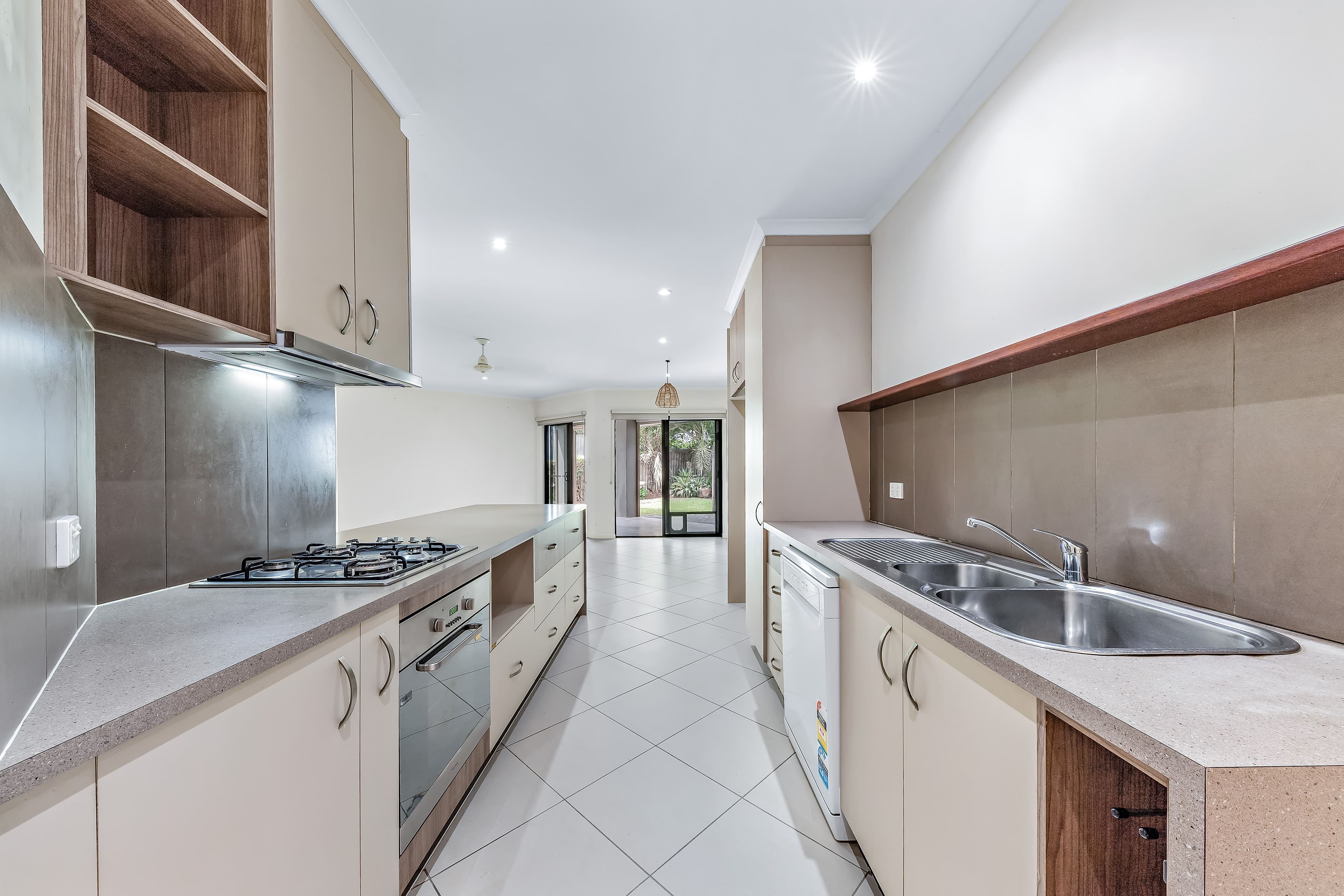 3 Wills Court, Cannonvale QLD 4802, Cannonvale - Thumbnail 2