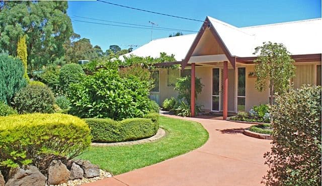 2 Nicholson Crescent, LILYDALE VIC 3140, Lilydale - Thumbnail 2