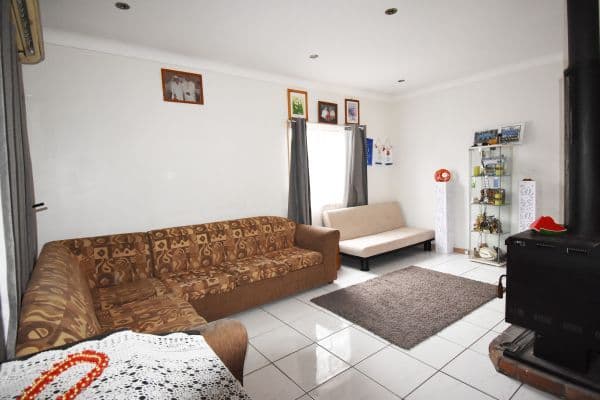 10 Florey Crescent, Mount Pritchard NSW 2170, Mount Pritchard - Thumbnail 2