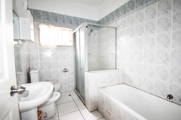 10 Florey Crescent, Mount Pritchard NSW 2170, Mount Pritchard - Thumbnail 5