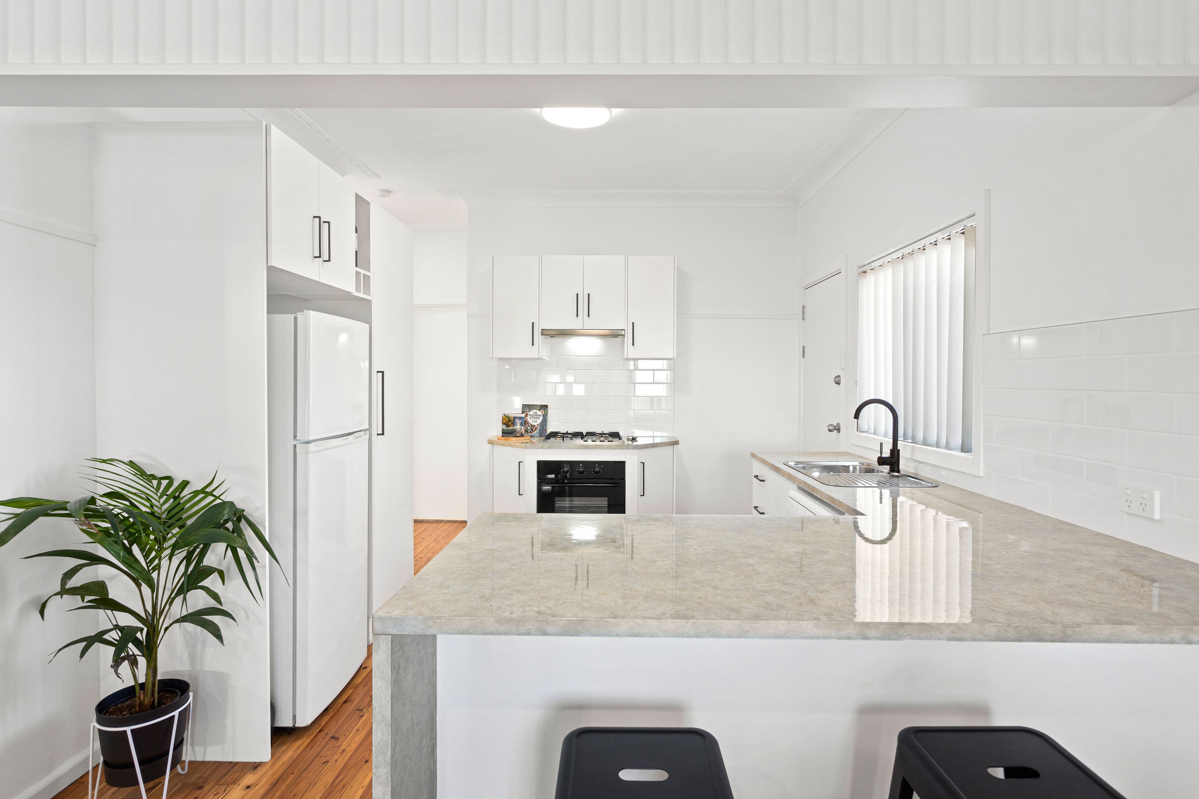 280 Gladstone Avenue, Mount Saint Thomas NSW 2500, Mount Saint Thomas - Thumbnail 2