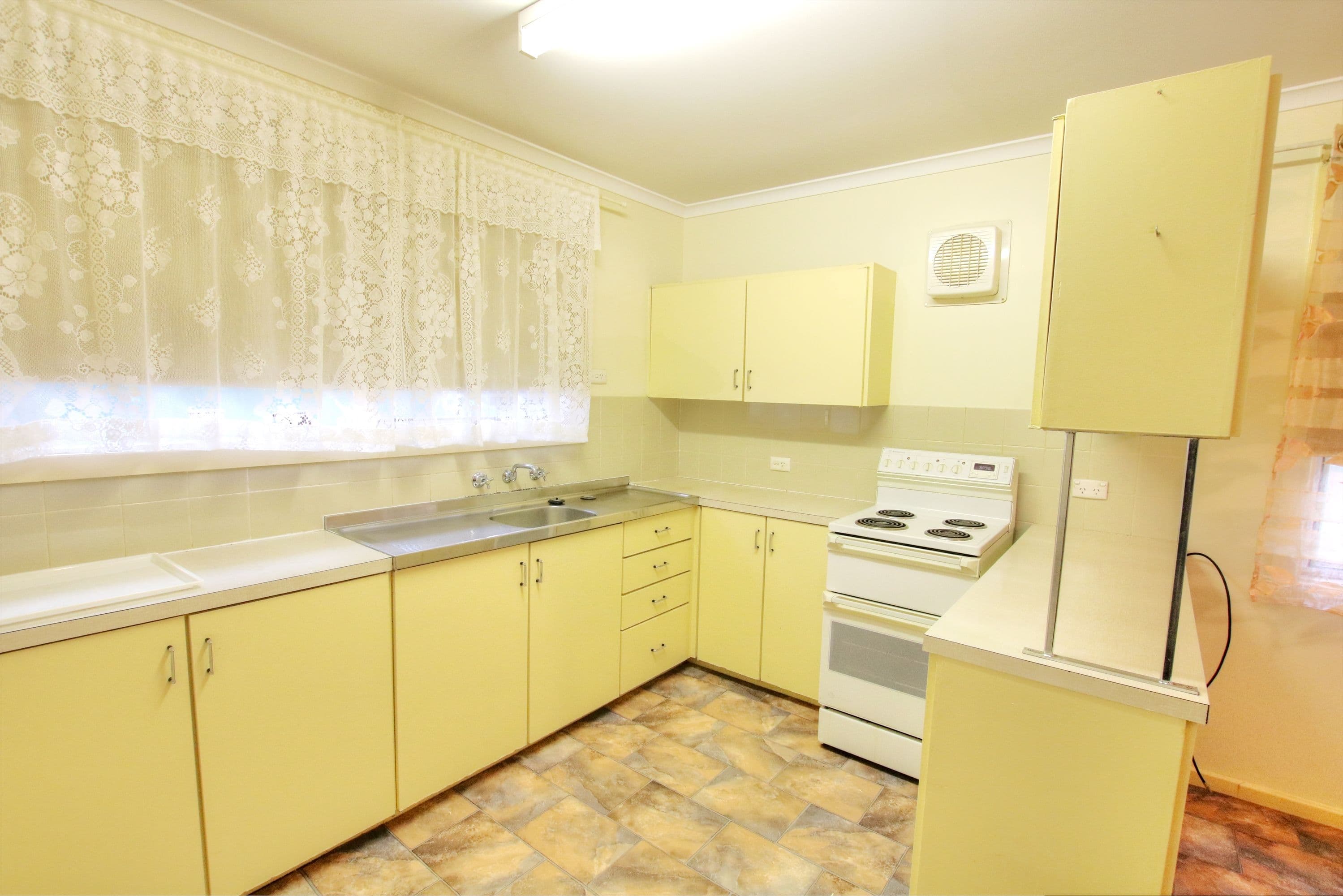 11 Cooper Street, Berri SA 5343, Berri - Thumbnail 4