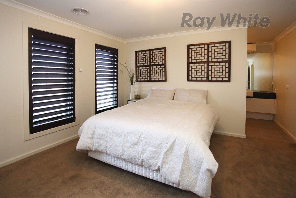 11 Breasley Parkway, POINT COOK VIC 3030, Point Cook - Thumbnail 2
