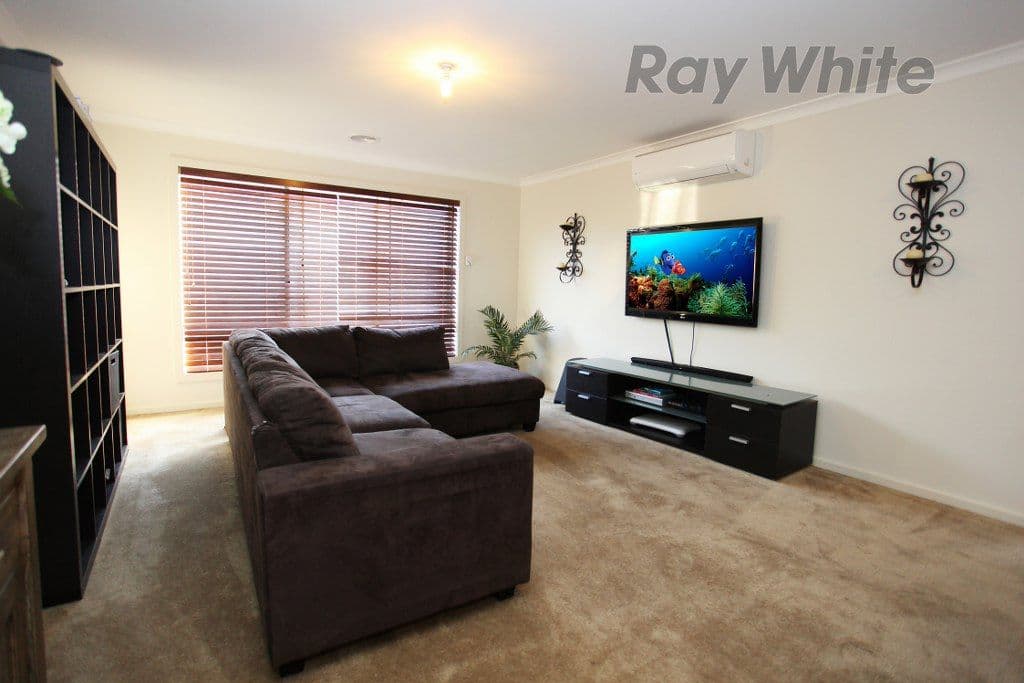 11 Breasley Parkway, POINT COOK VIC 3030, Point Cook - Thumbnail 4