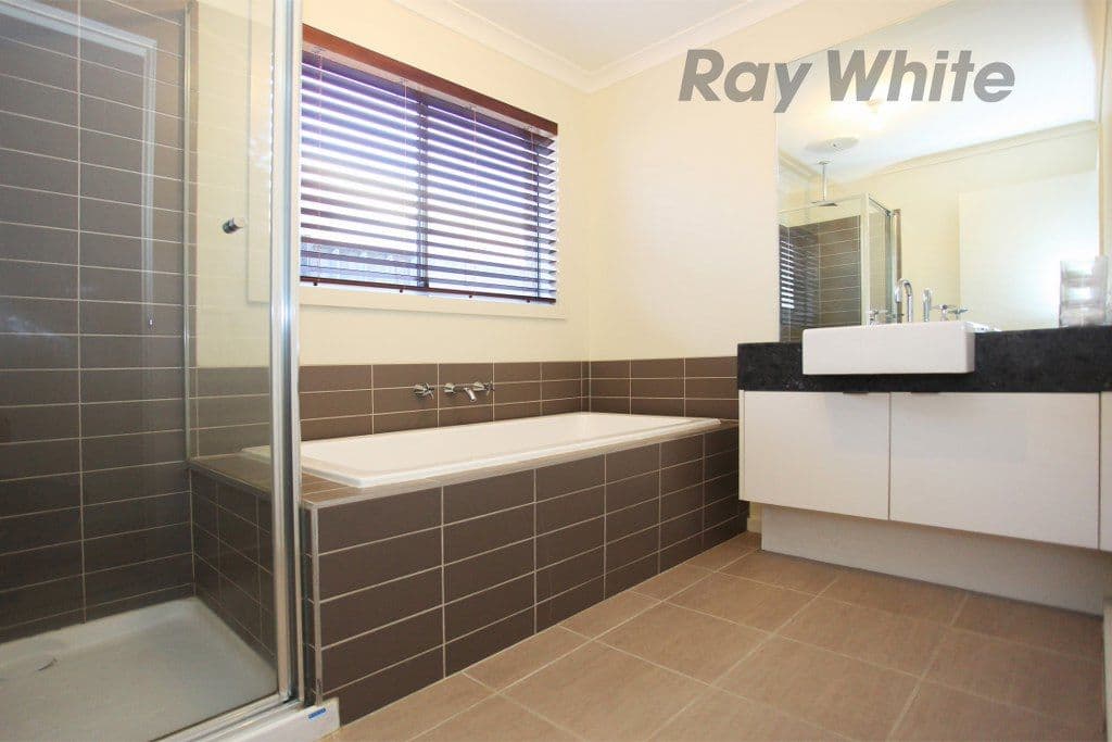 11 Breasley Parkway, POINT COOK VIC 3030, Point Cook - Thumbnail 7