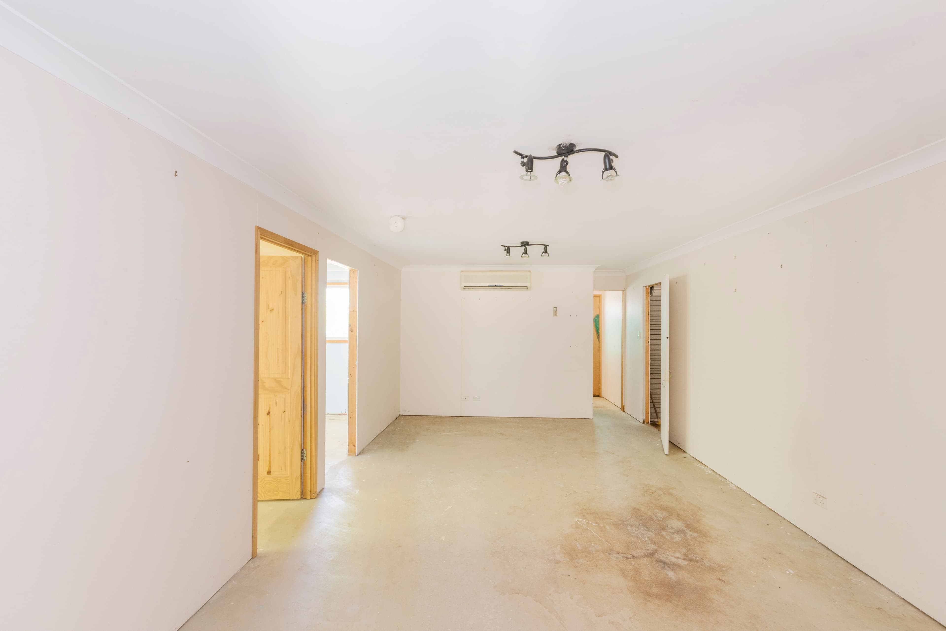 154 Bapaume Road, Holland Park West QLD 4121, Holland Park West - Thumbnail 2