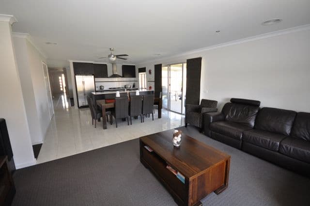 17 Chasseles Place, BANNOCKBURN VIC 3331, Bannockburn - Thumbnail 3