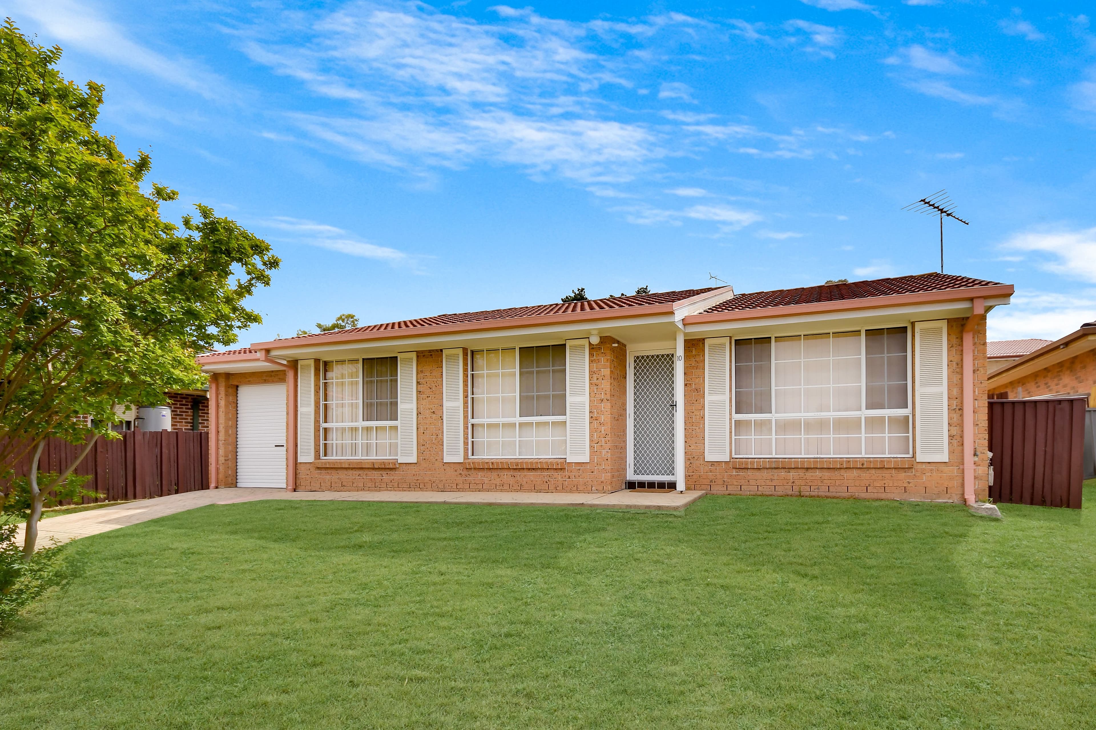 10 Glenella Way, Minto - Image 1