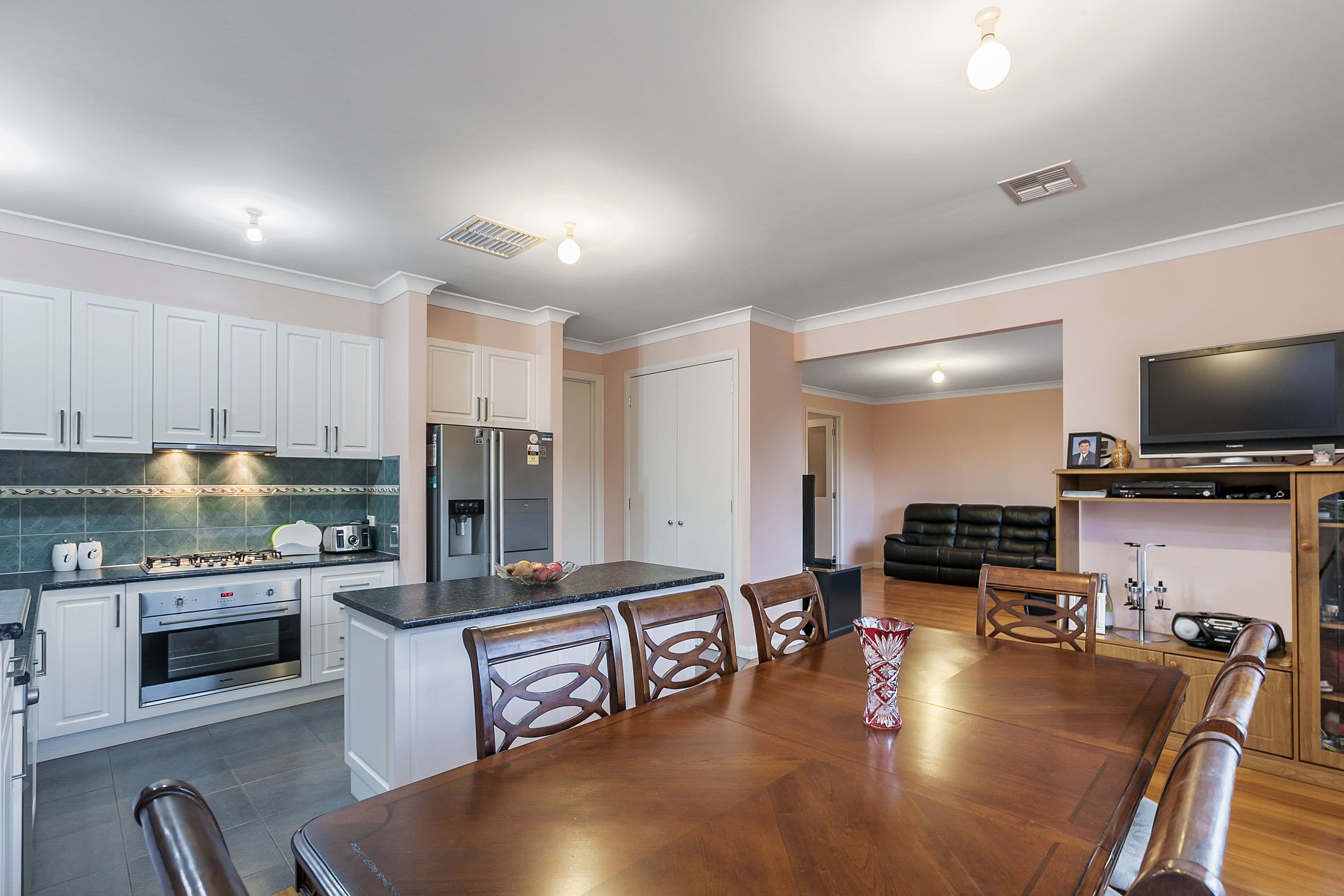188 Wood Street, Preston VIC 3072, Preston - Thumbnail 2