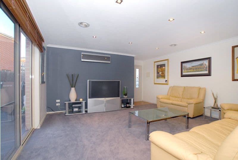 1 Florence Avenue, DONVALE VIC 3111, Donvale - Thumbnail 2