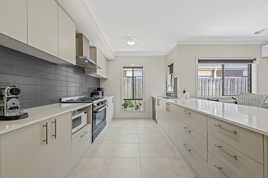 130 Fiorelli Boulevard, Cranbourne East VIC 3977, Cranbourne East - Thumbnail 3