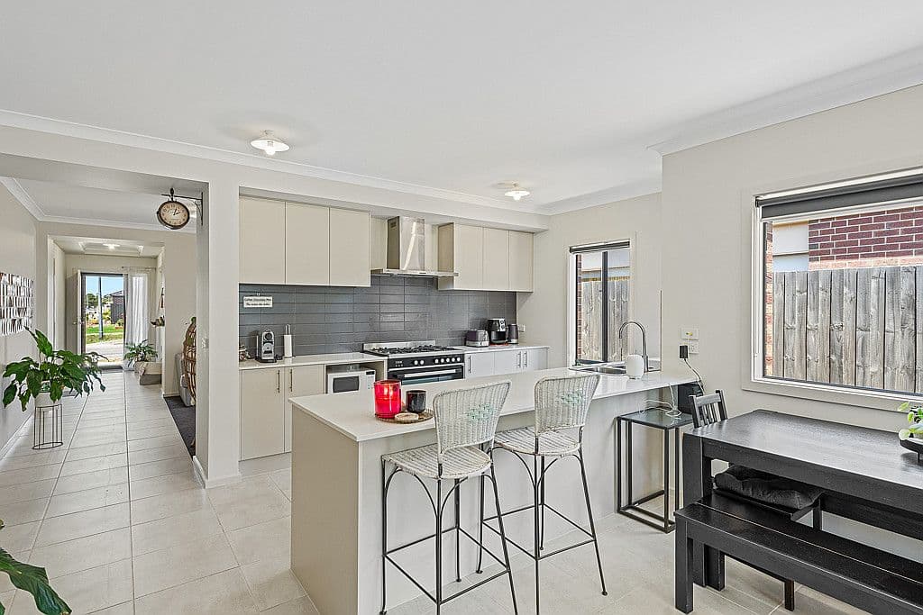 130 Fiorelli Boulevard, Cranbourne East VIC 3977, Cranbourne East - Thumbnail 4