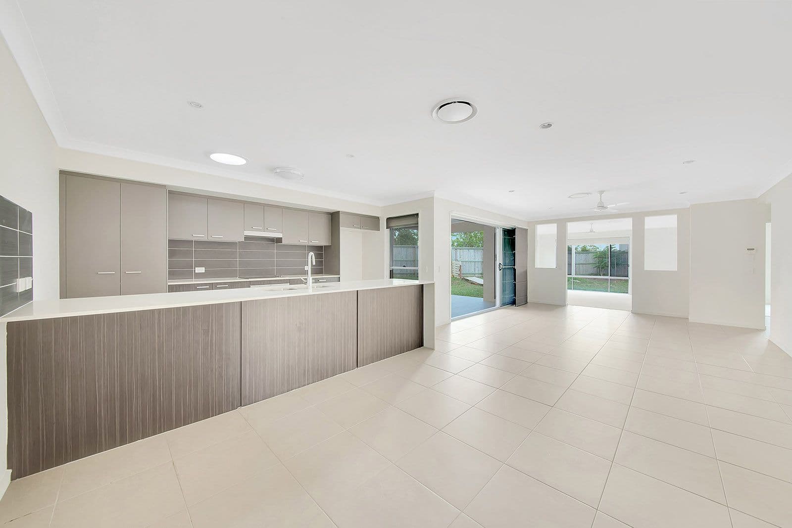 16 Carlsson Place, Kirkwood QLD 4680, Kirkwood - Thumbnail 2