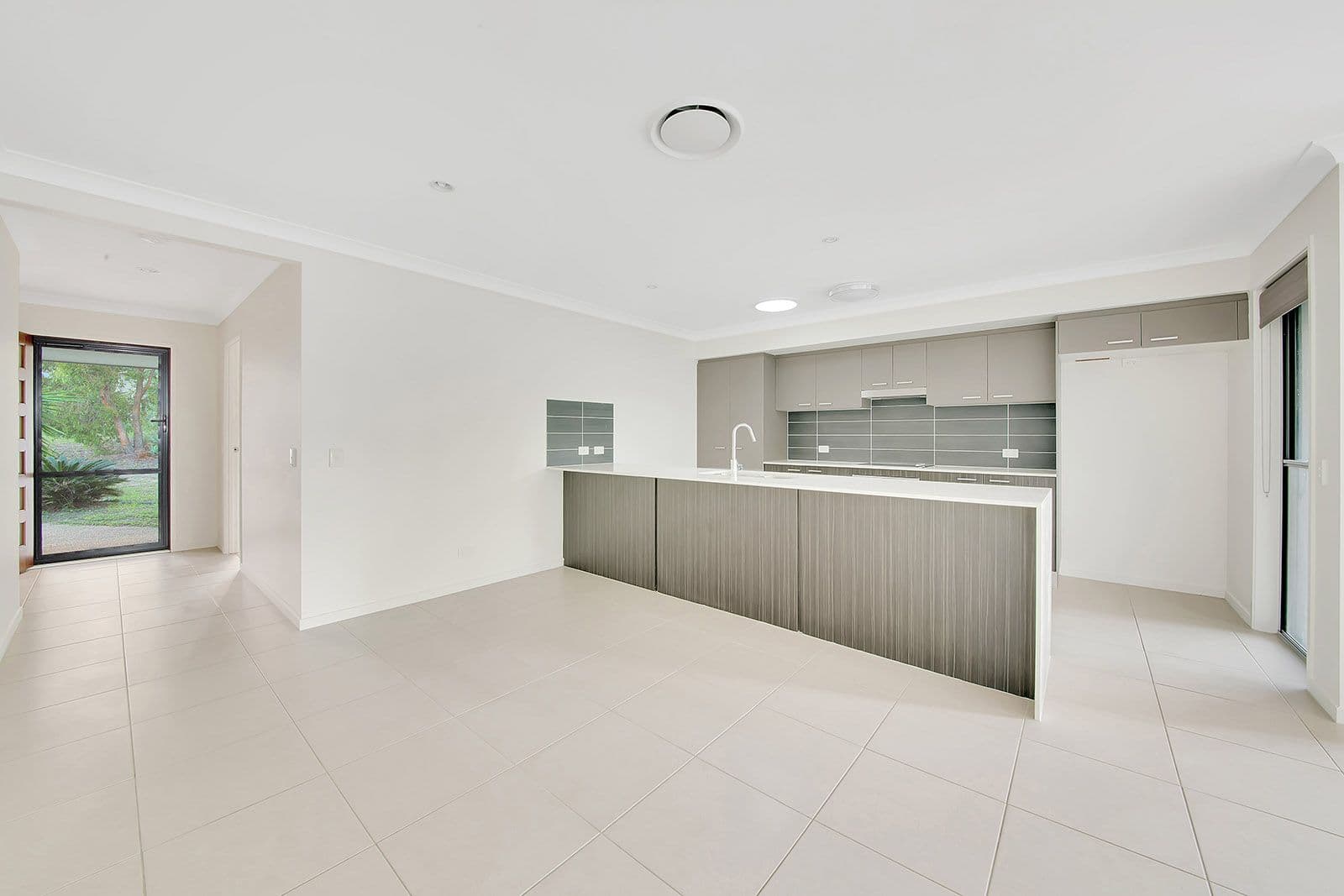16 Carlsson Place, Kirkwood QLD 4680, Kirkwood - Thumbnail 4